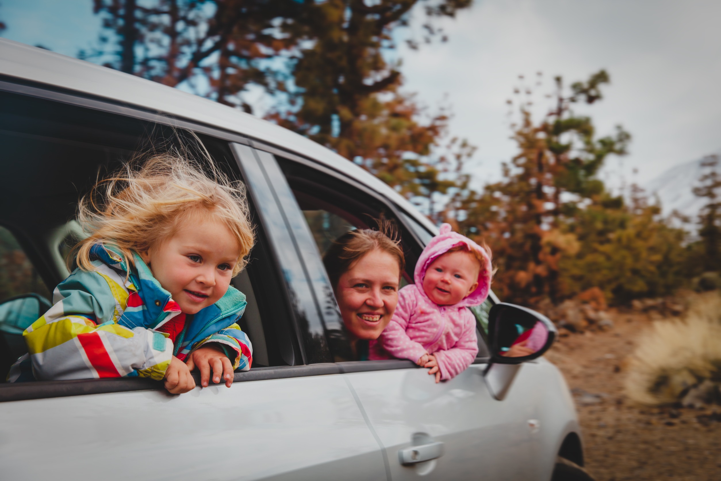 mom in car with kids