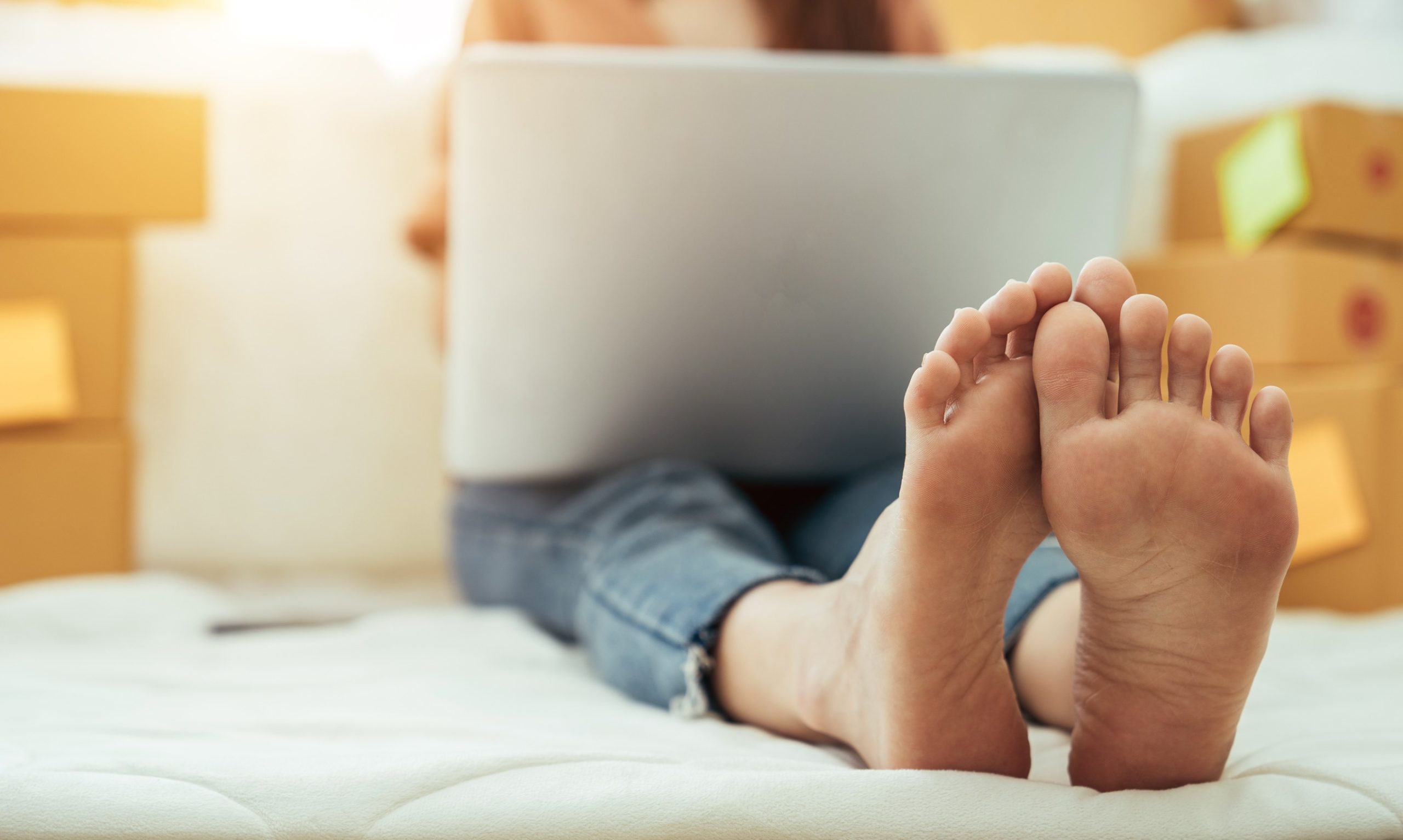 How to sell feet pictures online for money