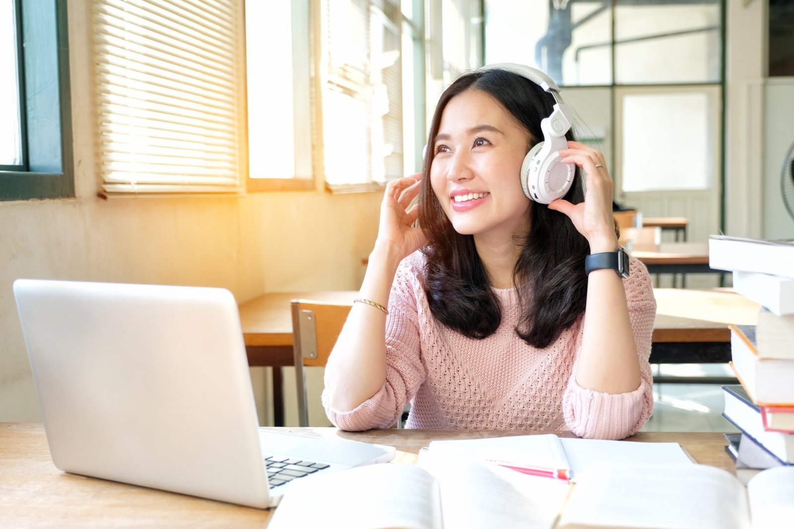 25+ Companies Offering Customer Service Jobs from Home