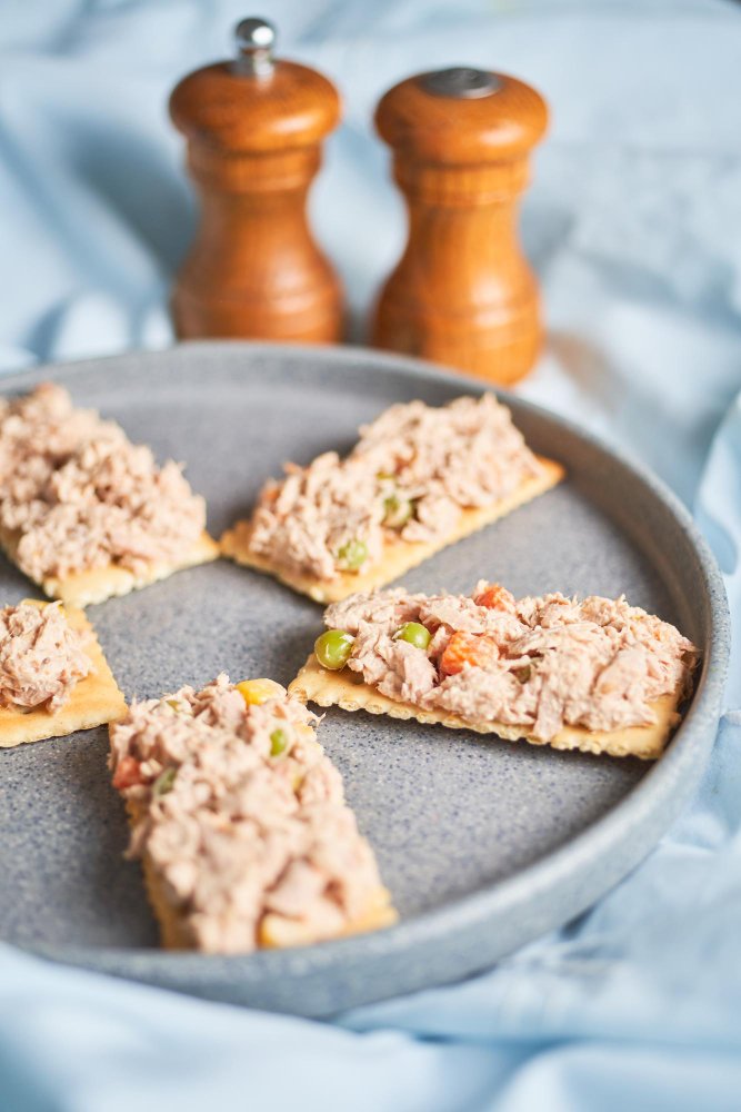 tuna crackers